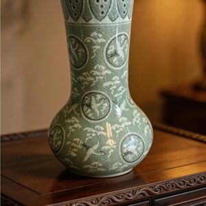 Vintage Korean Celadon Vase – Inlaid Flying Cranes & Clouds – Goryeo Style Crack